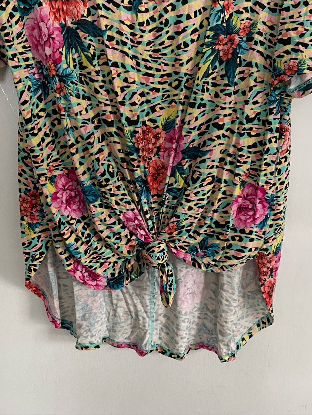 Torrid Multicolor Floral Crisscross Tie-Front Shirt - Picture 3 of 5